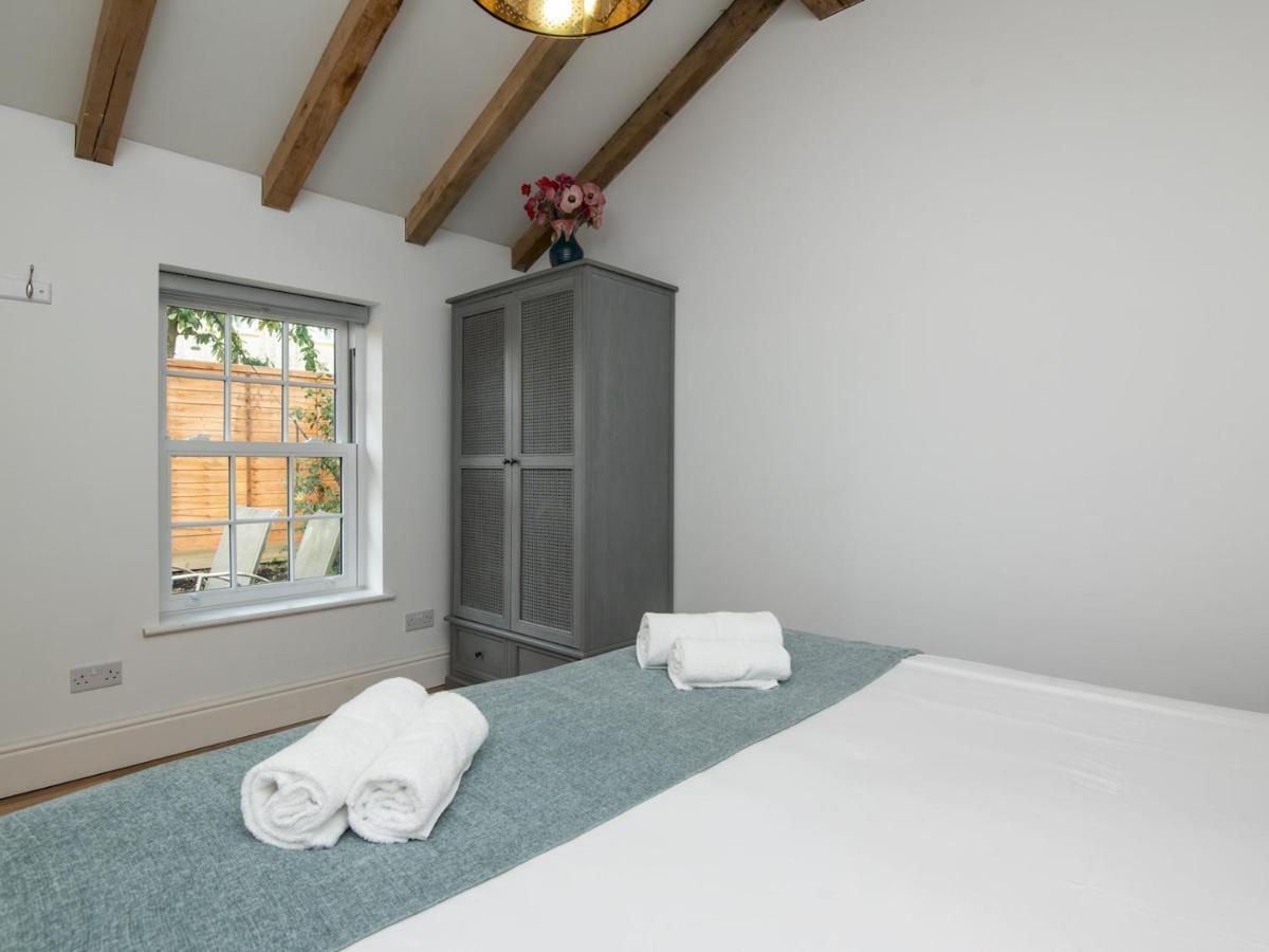 Pass The Keys Charming Garden Cottage With Parking Bath Exterior photo