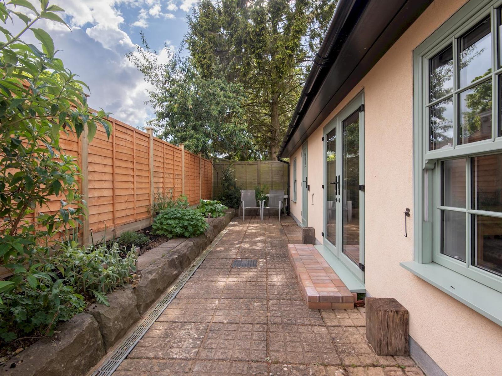 Pass The Keys Charming Garden Cottage With Parking Bath Exterior photo